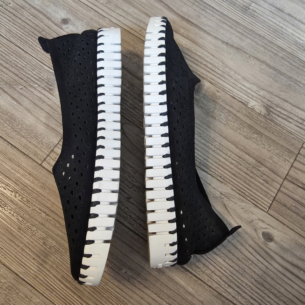 Ilse Jacobsen Black Laser-Cut Slip-On Flats with White Trim - Picture 5 of 8